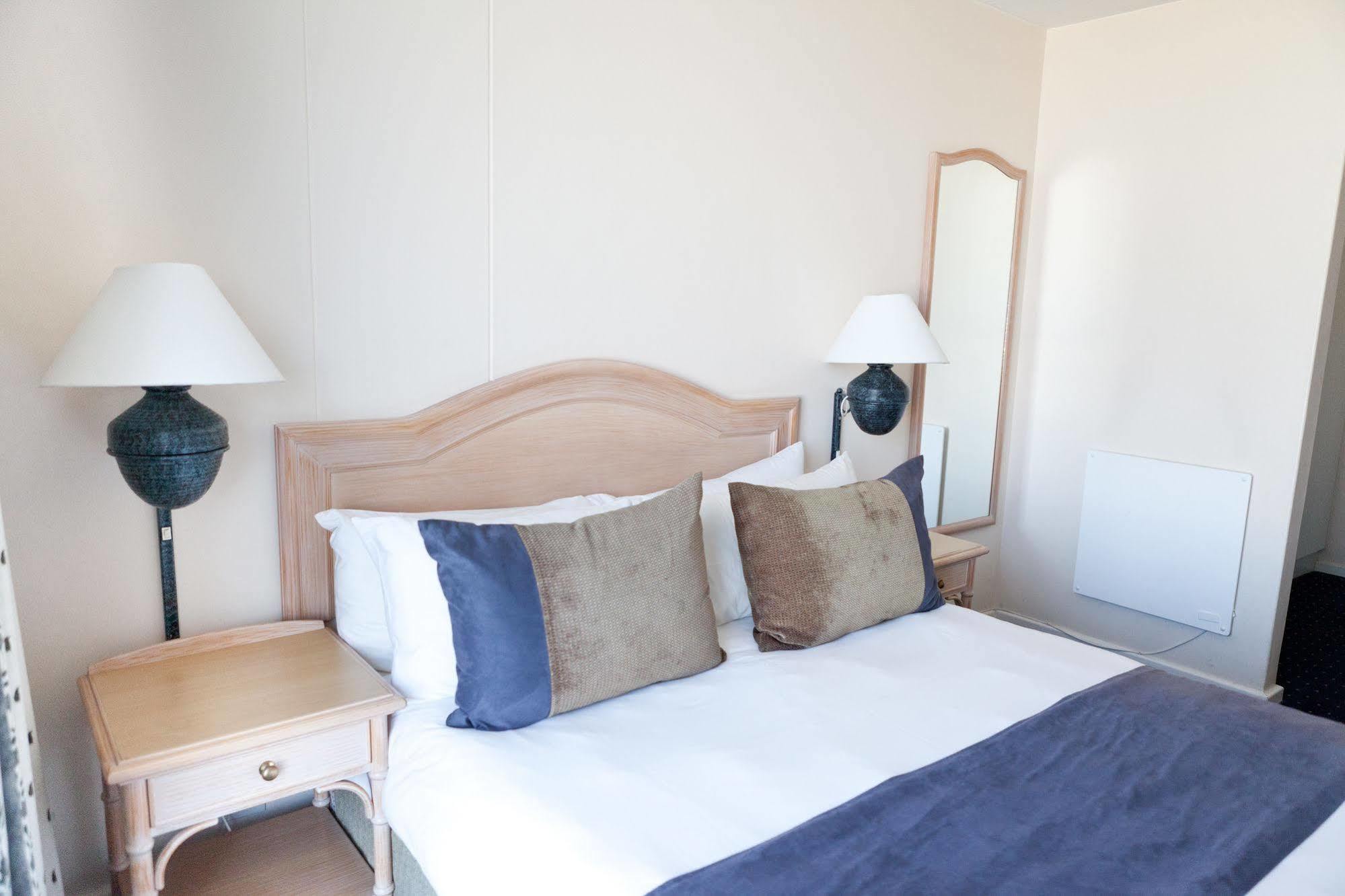 Dolphin Self Catering 4*