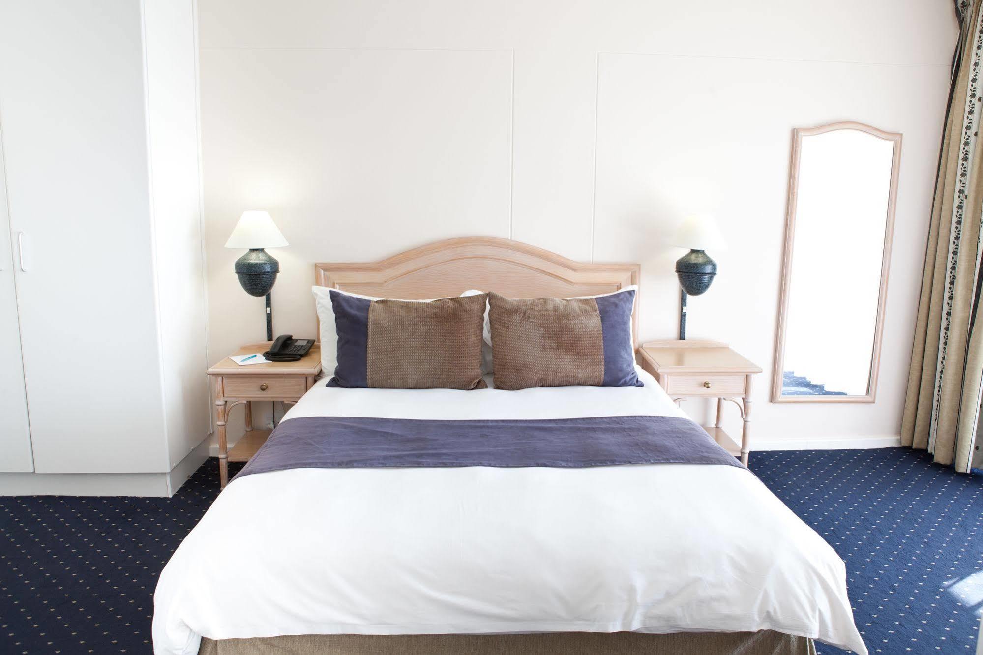 Dolphin Self Catering Hotel Bloubergstrand